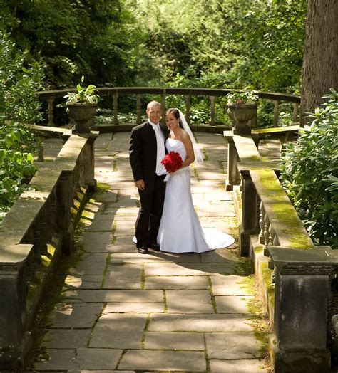 Stan hywet wedding cost  for a cost of $18,330